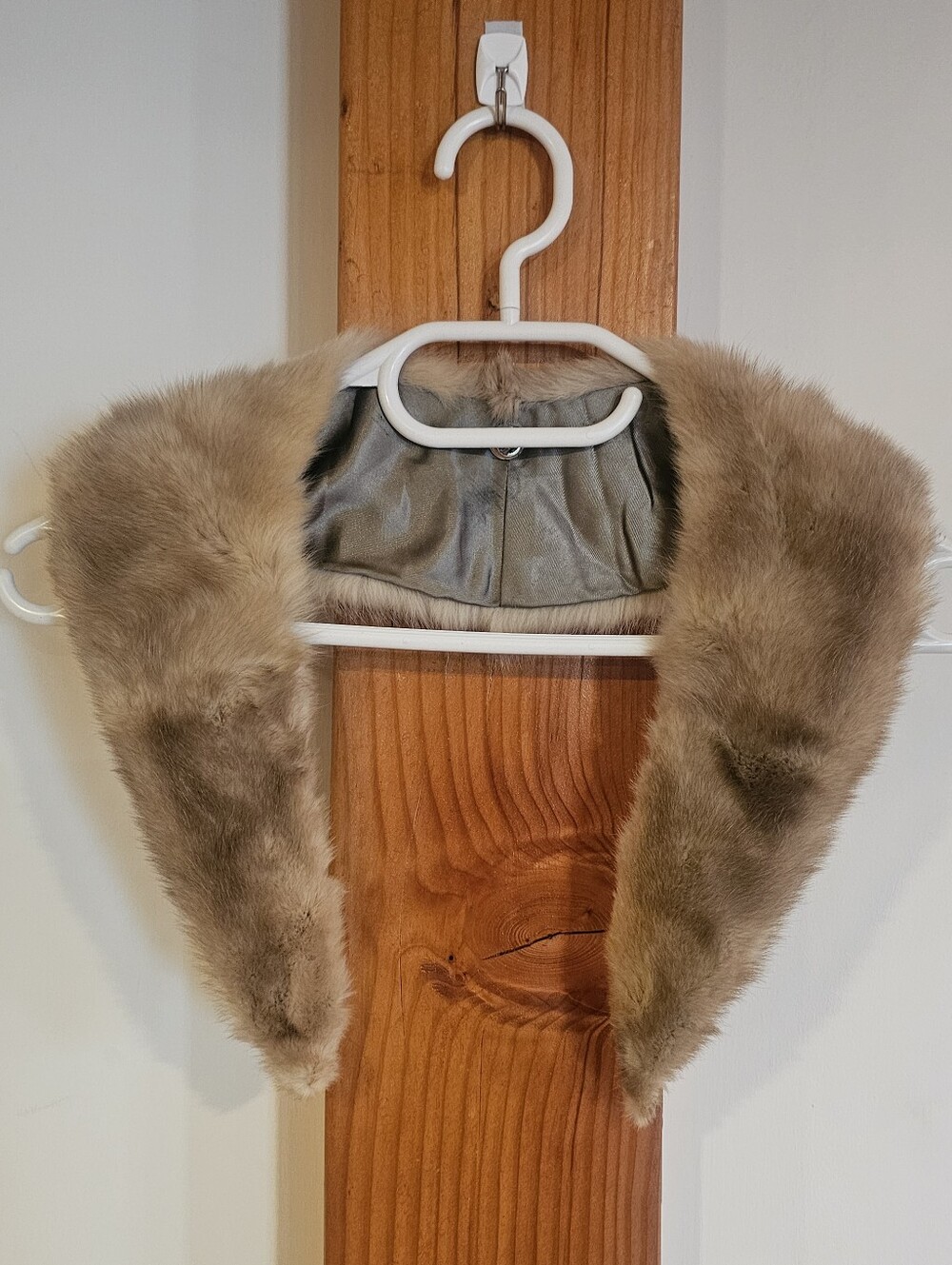 Classic Beige Mink Fur Collar